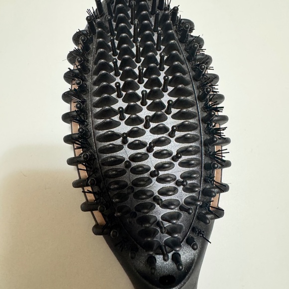 T3 Edge Heated Brush – Ceramic Styling Tool - Picture 4 of 5